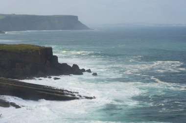 Cantabrian Denizi 'nde, Cantabria kıyısında Ajo Burnu' nda.