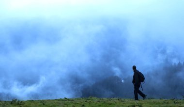 Aiako Harriak, Euskadi Doğal Parkı 'nda dağcı bulutları ve sis