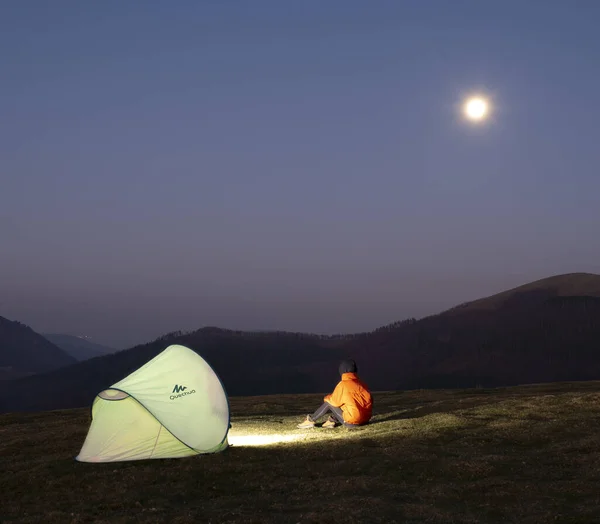 Girl Tent Natural Park Aiako Harriak Euskadi — Stock Photo, Image