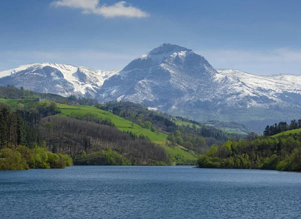 Ibiur rezervuarı ve Txindoki Dağı Sierra de Aralar Doğal Parkı, Euskadi