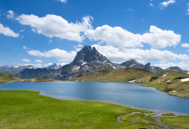 Lac Gentau ve Midi d Ossau, Lacs d Ayous in the Pyrenees Ulusal Parkı, Fransa