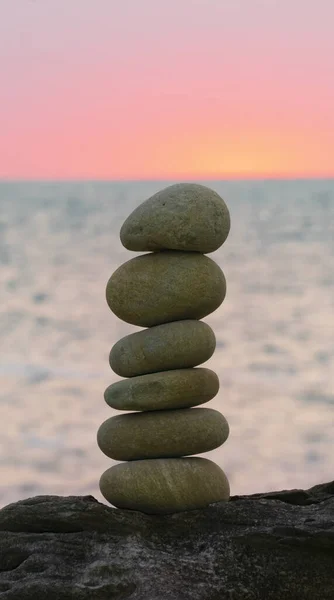 Stacked Stone Tower Beach Sea Sunset Out Focus — Fotografia de Stock