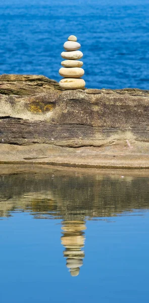 Stacked Stone Tower Beach Sea — Fotografia de Stock