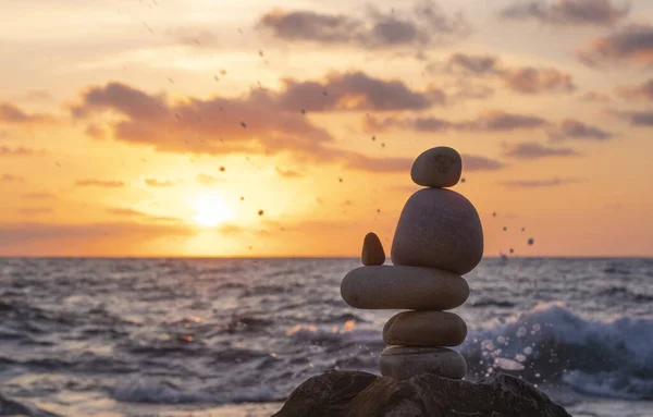 Zen Style Balancing Stones Evening Sun Sea — Fotografia de Stock