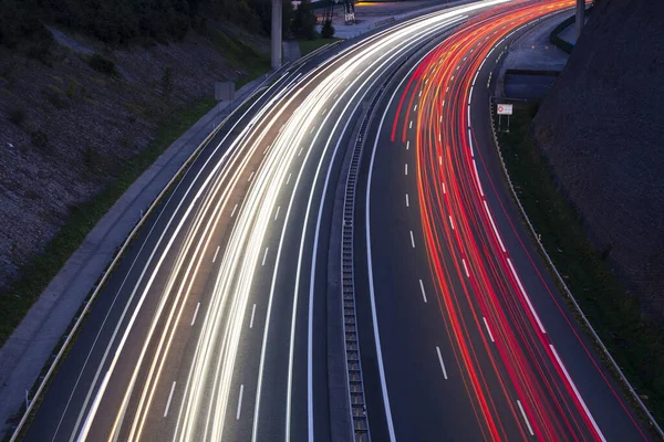 Red White Trails Car Lights Freeway Night — стоковое фото