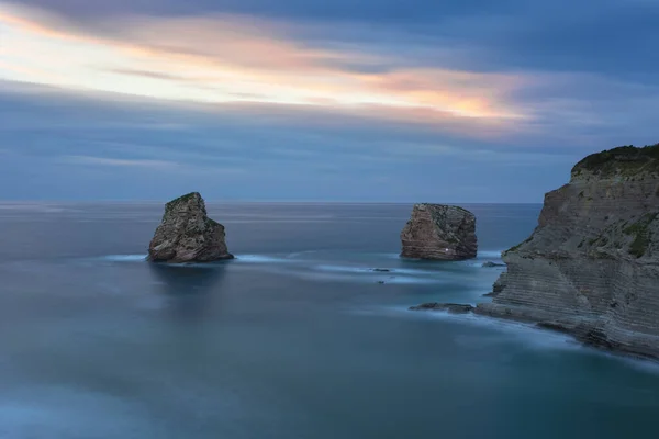 Zwei Große Felsen Meer Die Gemellen Hendaye Küste Von Frankreich Stockbild