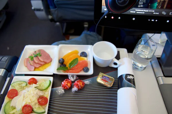 WARSAW, POLAND - 11 MAY 2018: Cold food on a transatlantic flight in Premium Economy Class — стоковое фото