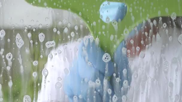 Evde Temizleyici Köpük Kazıyıcı Ile Çift Camlı Pencere Yıkama Temizleme — Stok video
