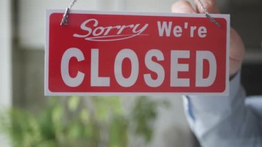 Mağaza Giriş Kapısı 'nda Açık ve Kapalı Duyuru. Alışveriş Programı Bilgi Paneli. Ofis Kapısı 'nda hoş geldin duyurusu.