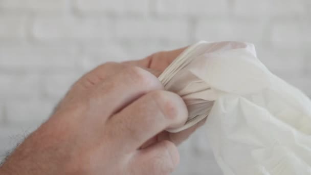 Arzt Mit Sterilen Schutzhandschuhen Bereitet Sich Auf Einen Medizinischen Eingriff — Stockvideo