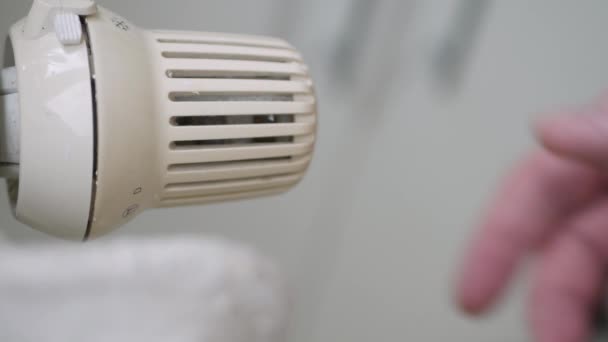 Hoog Radiatortemperatuur Instellen Thermostaatwaarde Veranderen Het Thermisch Energieverbruik Controleren Concept — Stockvideo