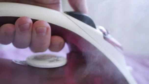 Limpieza Planchado Ropa Limpia Con Una Plancha Moderna Ajuste Temperatura — Vídeos de Stock