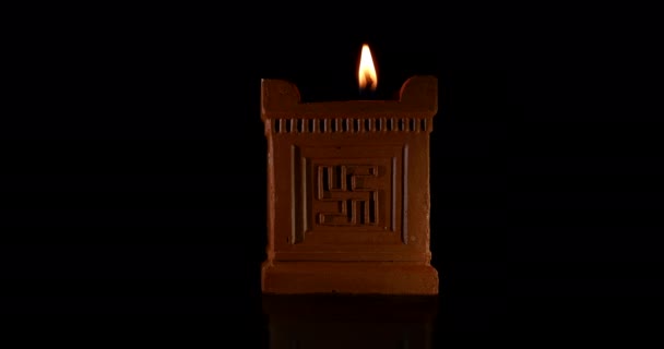 Сделано Вручную Diya Масляная Лампа Индийских Фестивалей Символ Свастики Лампами — стоковое видео