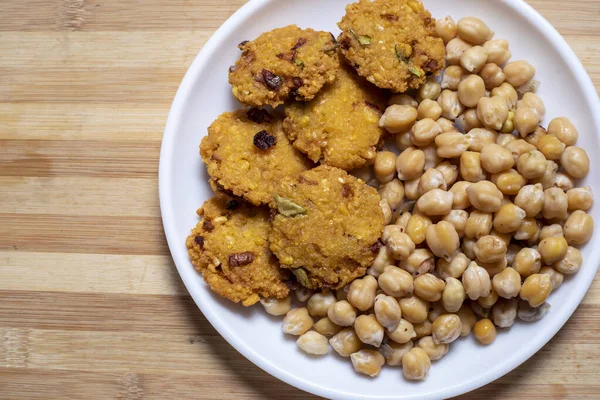 Geleneksel Hint Vejetaryen Aperatifi Nohut Sundal Masala Vada Mercimek Wada — Stok fotoğraf