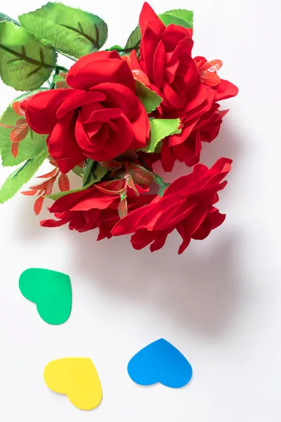 Червоні Троянди Маленькі Серця Білому Тлі — стокове фото