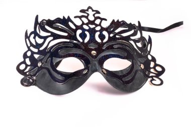 izole beyaz zemin üzerine siyah karnaval maskesi