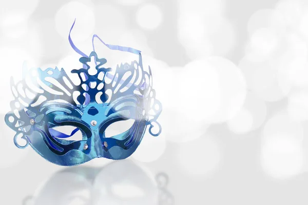 Niebieska Maska Karnawałowa Błyszczącymi Tłami — Zdjęcie stockowe