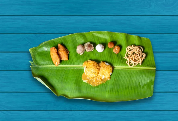 Traditional Dish Served Banana Leaf Indian Festival Day Served Breakfast — Stok fotoğraf