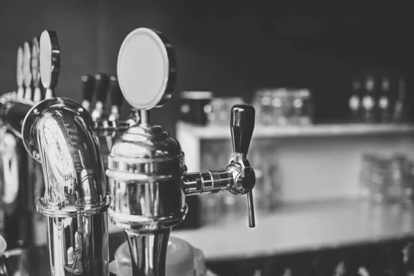 Lose Barman Hand Beer Tap Pouring Draught Lager Beer — Stock Photo, Image