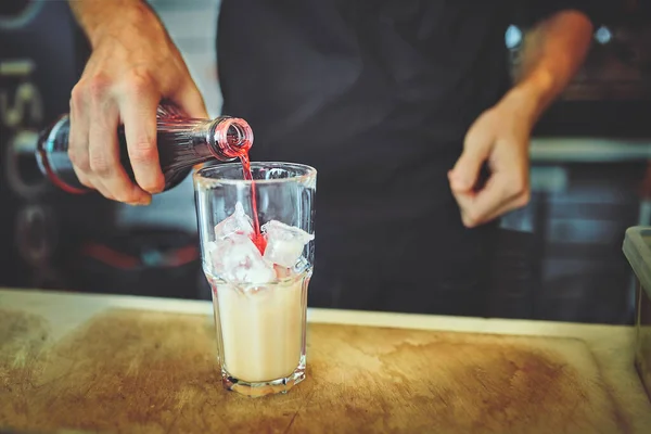 Bartender Jobbet Förbereda Cocktails Konceptet Service Och Drycker — Stockfoto