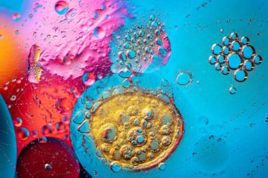 O harfi ile soyut uzay duvar kağıdı ve kopyalama alanı ile ışık kıvılcımları. Grunge soyut arkaplanı.