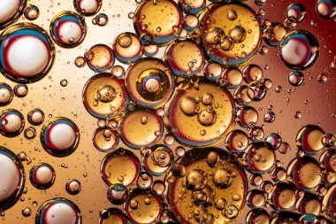 O harfi ile soyut uzay duvar kağıdı ve kopyalama alanı ile ışık kıvılcımları. Grunge soyut arkaplanı.