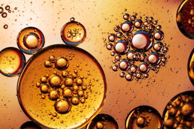 O harfi ile soyut uzay duvar kağıdı ve kopyalama alanı ile ışık kıvılcımları. Grunge soyut arkaplanı.