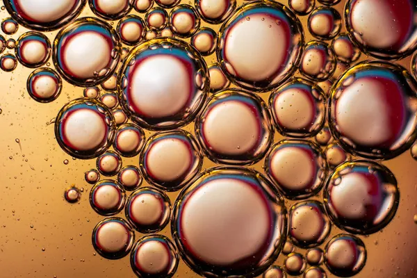 O harfi ile soyut uzay duvar kağıdı ve kopyalama alanı ile ışık kıvılcımları. Grunge soyut arkaplanı.