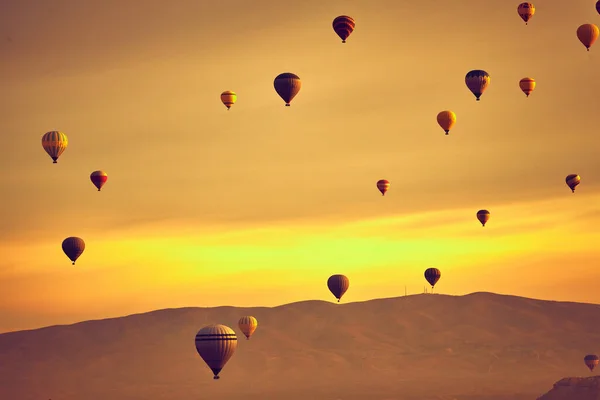 Luftballons Himmel Über Den Felsen — Stockfoto