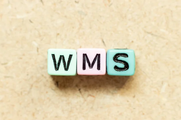 木の背景にWms 倉庫管理システムの略称 という文字ブロック — ストック写真