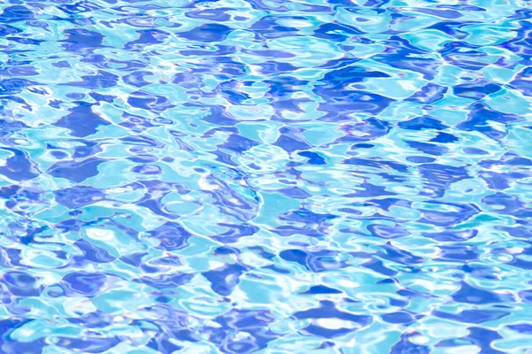 Ondulação Água Piscina Com Fundo Piso Azulejo Azul — Fotografia de Stock