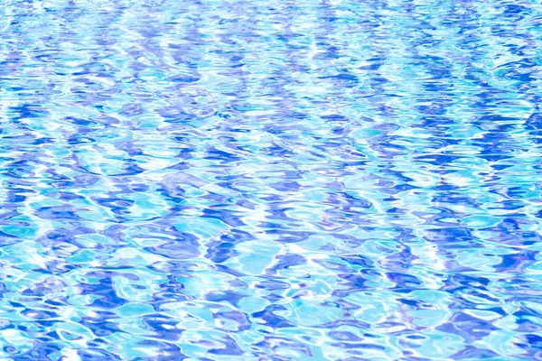 Ondulação Água Piscina Com Fundo Piso Azulejo Azul — Fotografia de Stock