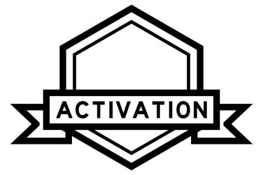 Beyaz arkaplanda kelime etkinleştirmesi olan klasik siyah renk altıgen etiket pankartı