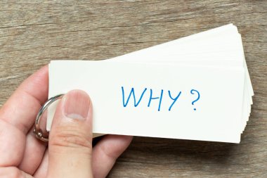 Harici kartı el yazısıyla yaz. Neden ahşap arka planda?