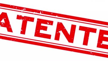 Grunge kırmızı patentli kelime kare kauçuk mühür beyaz arkaplanda yakınlaştır