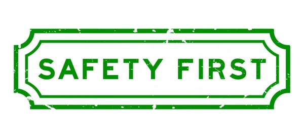 Grunge Green Safety First Word Gummidichtungsstempel Auf Weißem Hintergrund — Stockvektor