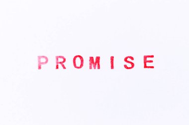 Kırmızı renkli mürekkep damgasıyla beyaz kağıt arkaplanda söz verilmiş.