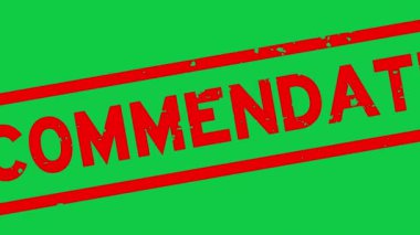 Grunge kırmızı tavsiye sözcüğü kare kauçuk mühür yeşil arkaplanda yakınlaştır