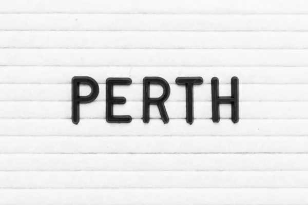 黒文字で単語のPerth上の白いフェルト板の背景 — ストック写真