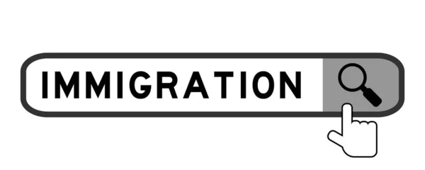 Значок Пошуку Слові Імміграції Рукою Над Значком Збільшувача Білому Тлі — стоковий вектор
