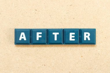 Ahşap zemin üzerine harf harfi olarak döşeme alfabesi