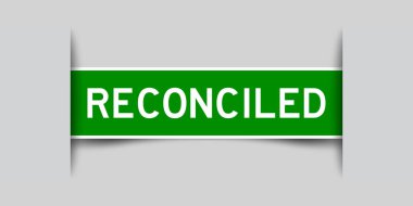 Gri arkaplana eklenmiş sözcük uzlaştırılmış yeşil renk kare etiketi