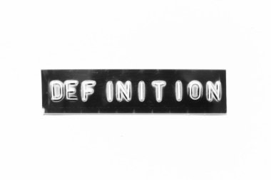 Beyaz kağıtta siyah pankartta kelime tanımlı kabartmalı harf