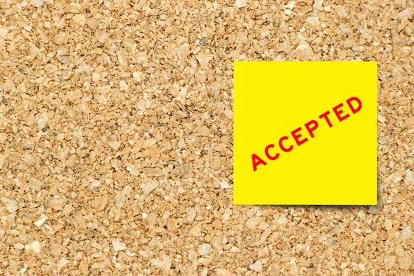 Yellow Note Paper Word Accepted Cork Board Background Copy Space — Fotografia de Stock