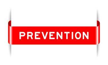 Beyaz arkaplanda sözcük önleme ile birlikte kırmızı etiket etiketi eklendi