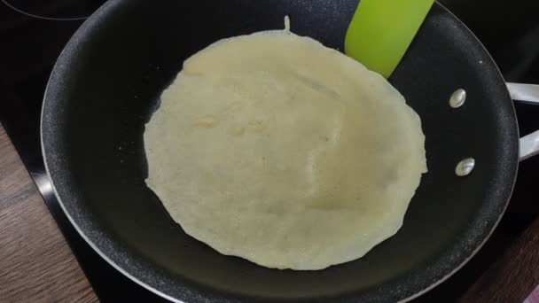 Cook Fries Pancakes Frying Pan Induction Stove Turns Pancake Pan — Stock Video
