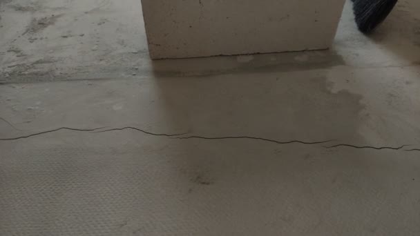 Praskliny Zkáza Podlaze Betonové Stěně — Stock video