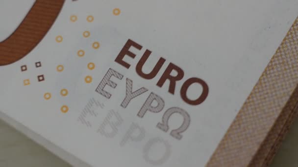 Een Man Telt Geld Eurobankbiljetten Met Een Nominale Waarde Van — Stockvideo
