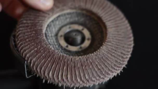 Master Installs Cutting Wheel Angle Grinder — Video Stock