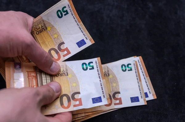 Ein Mann Zählt Geld Euroscheine Nennwert Von Euro — Stockfoto